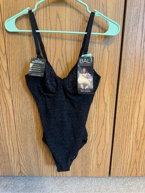 is a Bali Lace 'N Smooth Firm-Control Body Briefer DF8L10